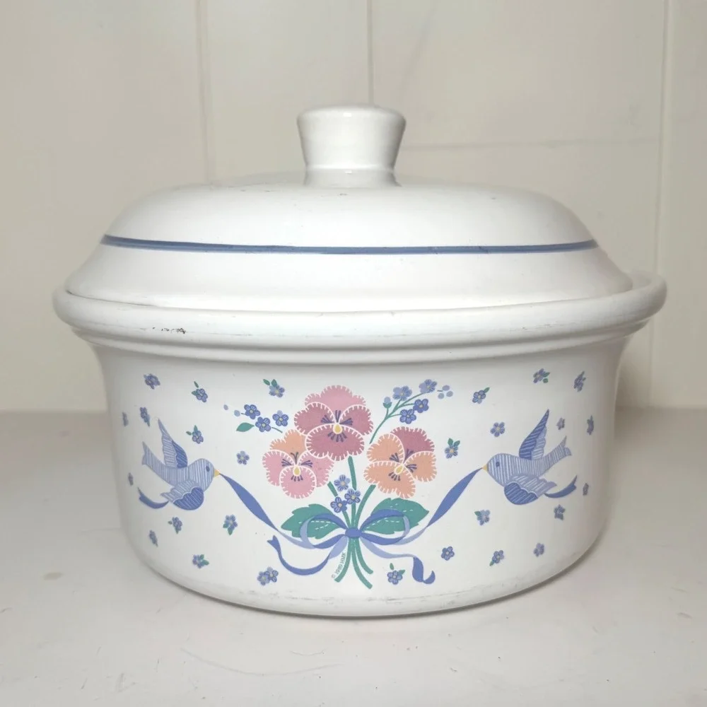 Vtg Treasure Craft Auntie Em Collection Casserole Dish with Lid  Birds Cottage